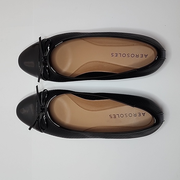 Aerosoles Black Outrun Round Toe Flats with Bows, Size 9W - Picture 4 of 8